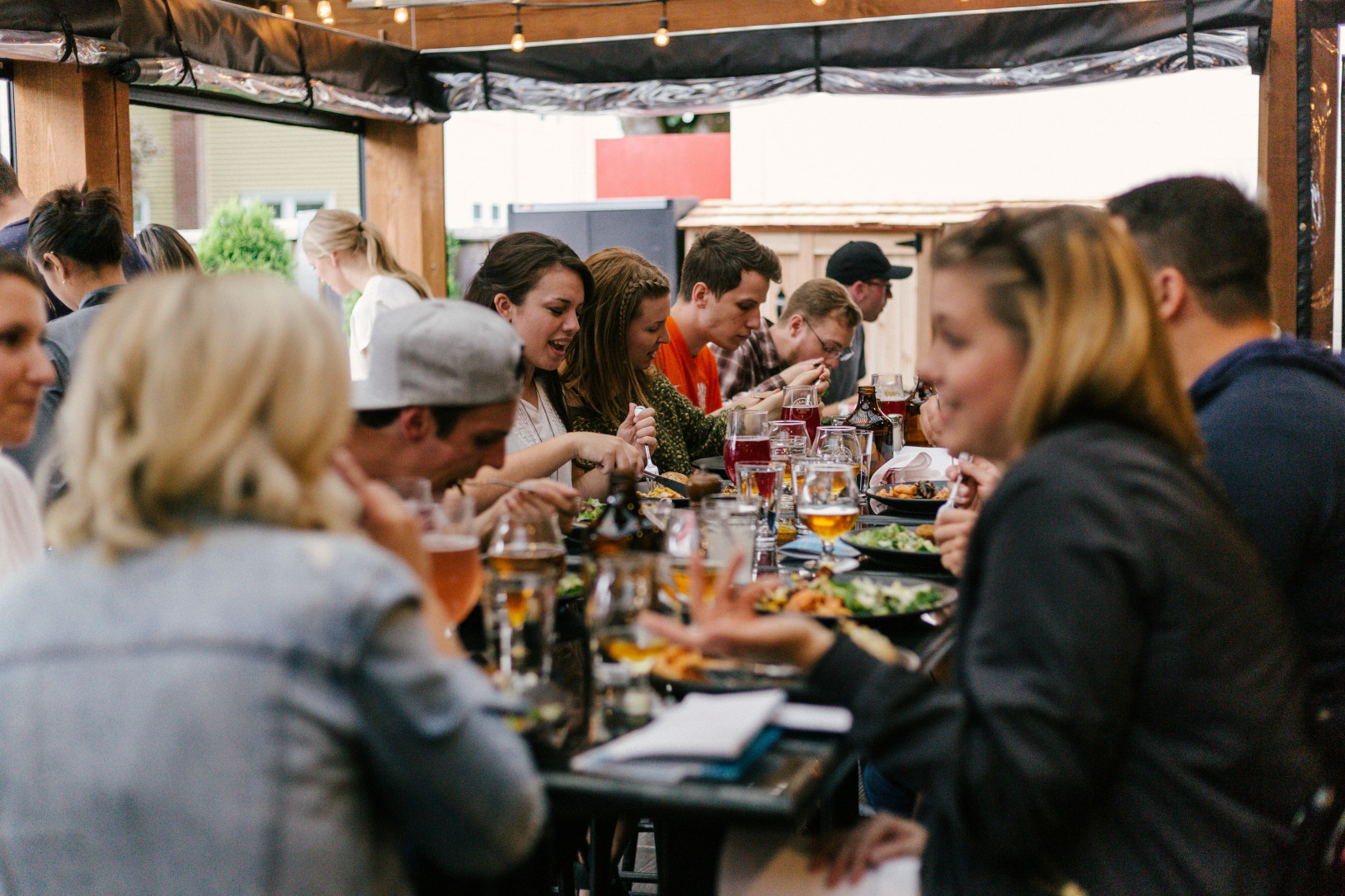 busy restaurant without restaurant pager